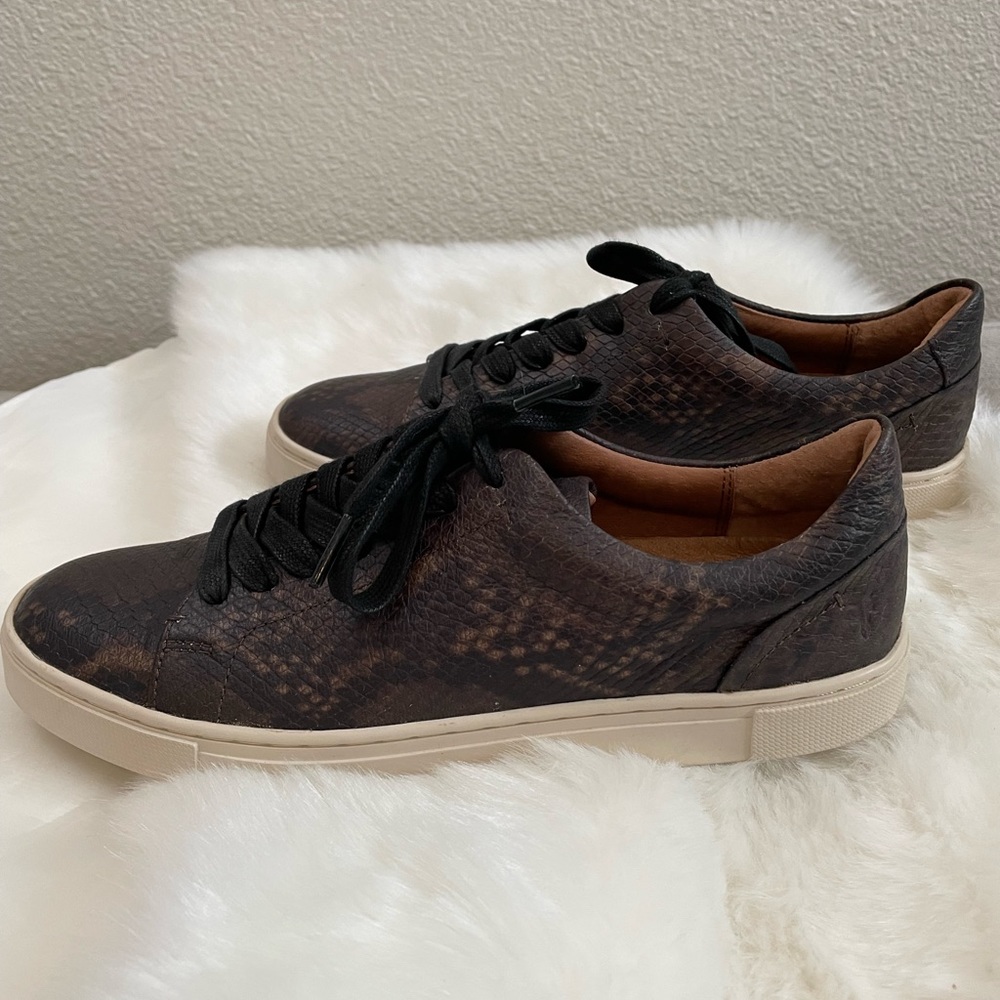 NWOT Frye leather sneakers